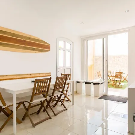 Casa Amarela Αλμπουφέιρα